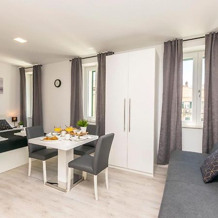 Apartments And Rooms Adriatic Suites Šibenik Екстериор снимка