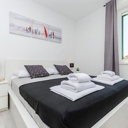 Apartments And Rooms Adriatic Suites Šibenik Екстериор снимка