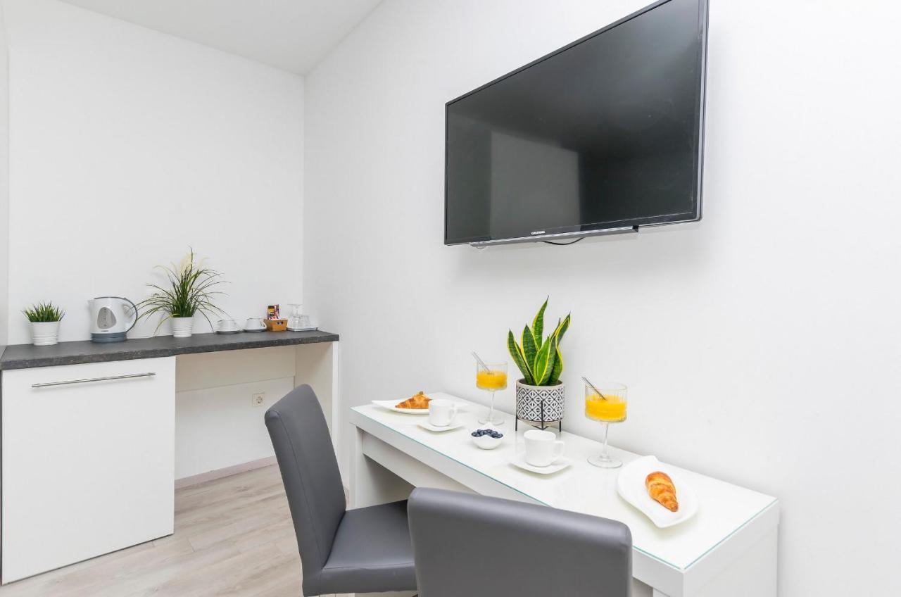Apartments And Rooms Adriatic Suites Šibenik Екстериор снимка
