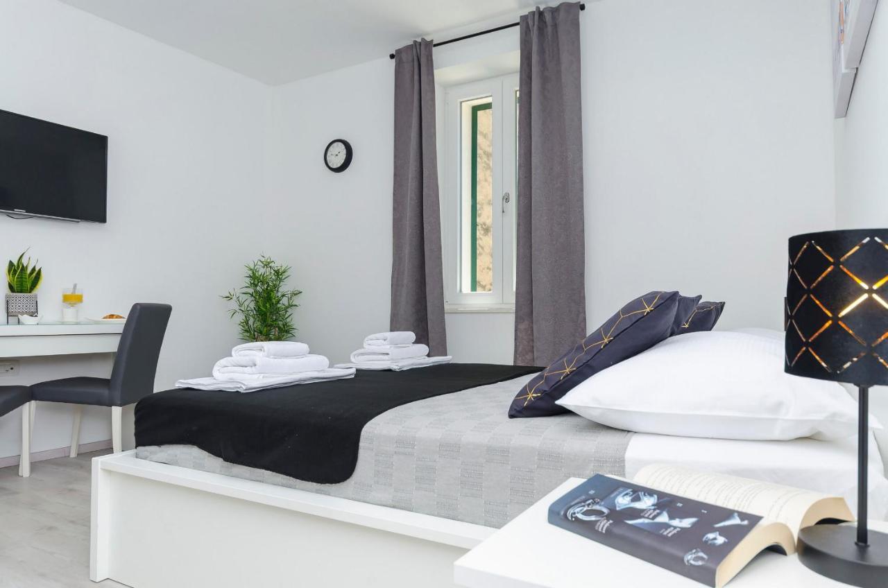 Apartments And Rooms Adriatic Suites Šibenik Екстериор снимка