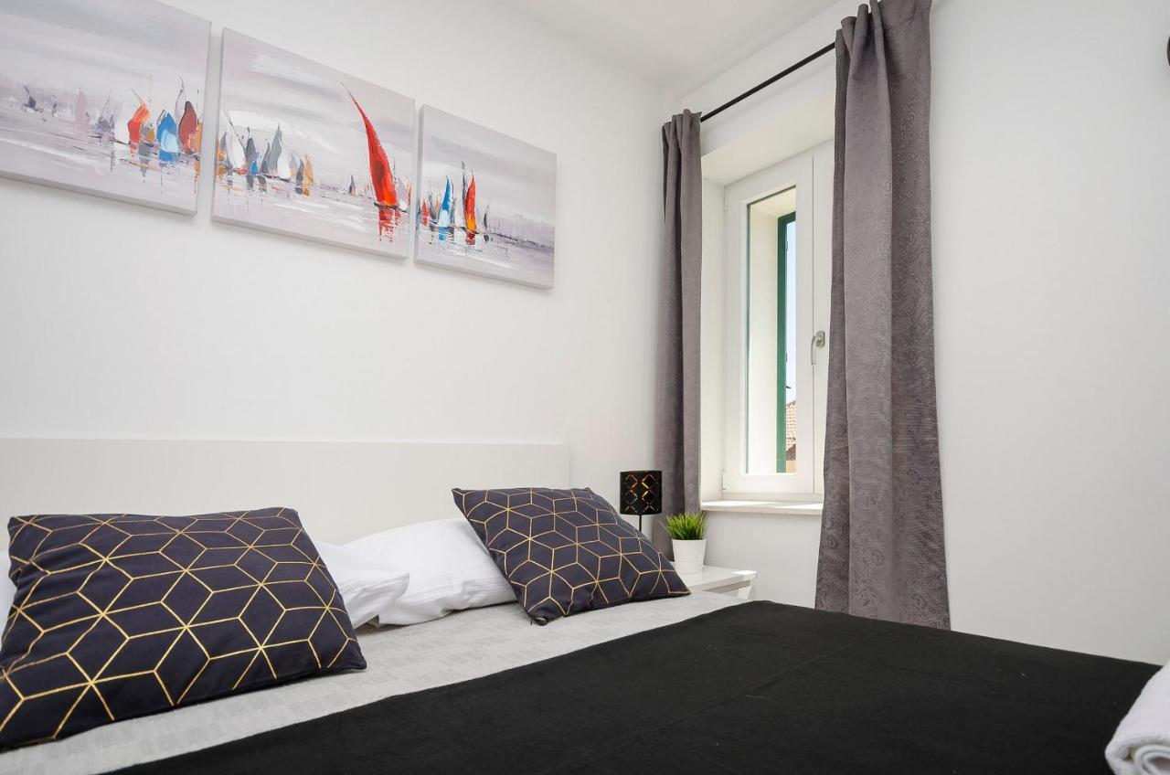 Apartments And Rooms Adriatic Suites Šibenik Екстериор снимка