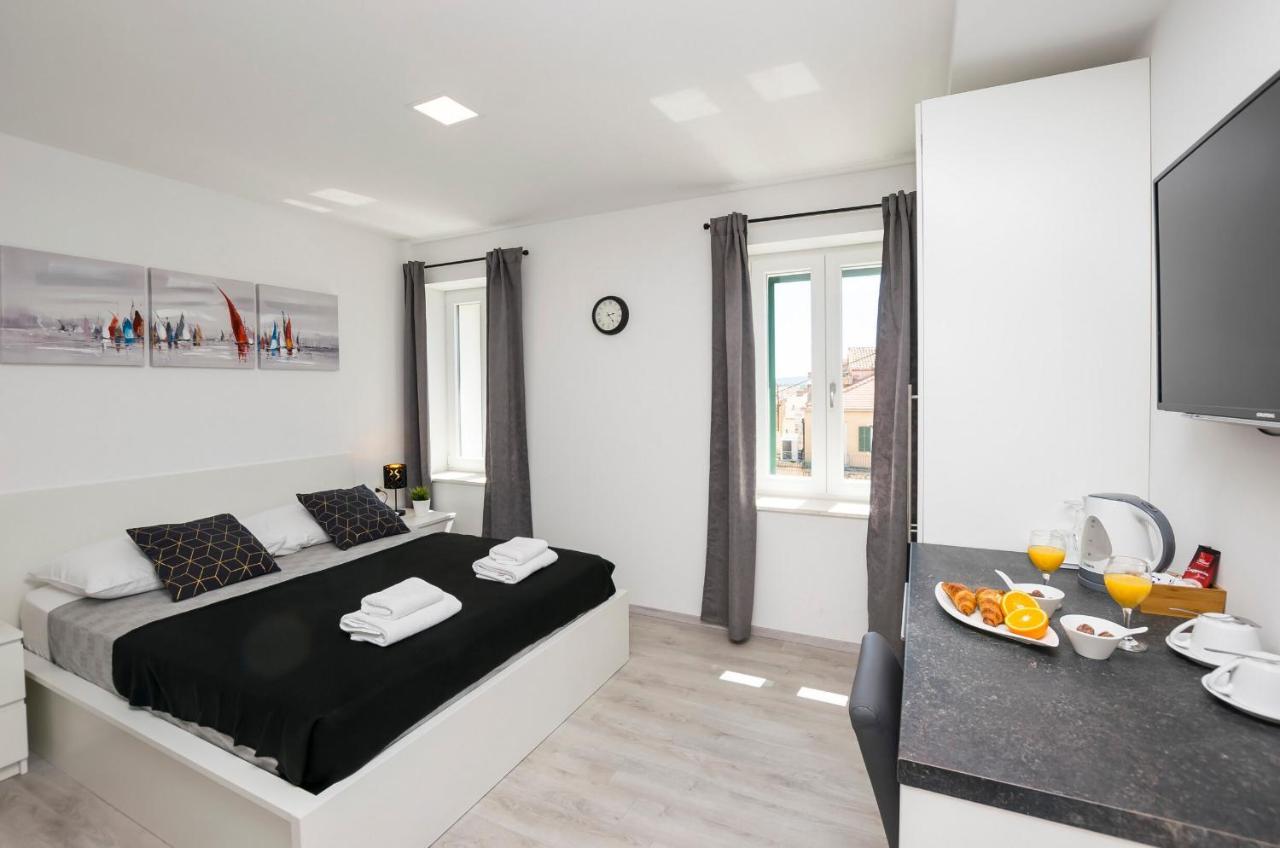 Apartments And Rooms Adriatic Suites Šibenik Екстериор снимка