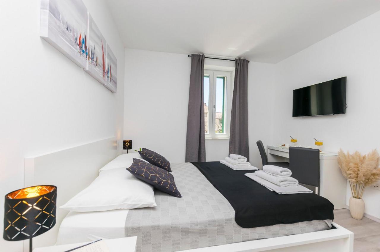 Apartments And Rooms Adriatic Suites Šibenik Екстериор снимка