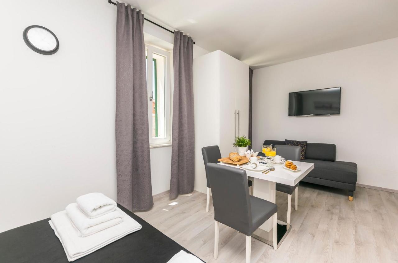 Apartments And Rooms Adriatic Suites Šibenik Екстериор снимка