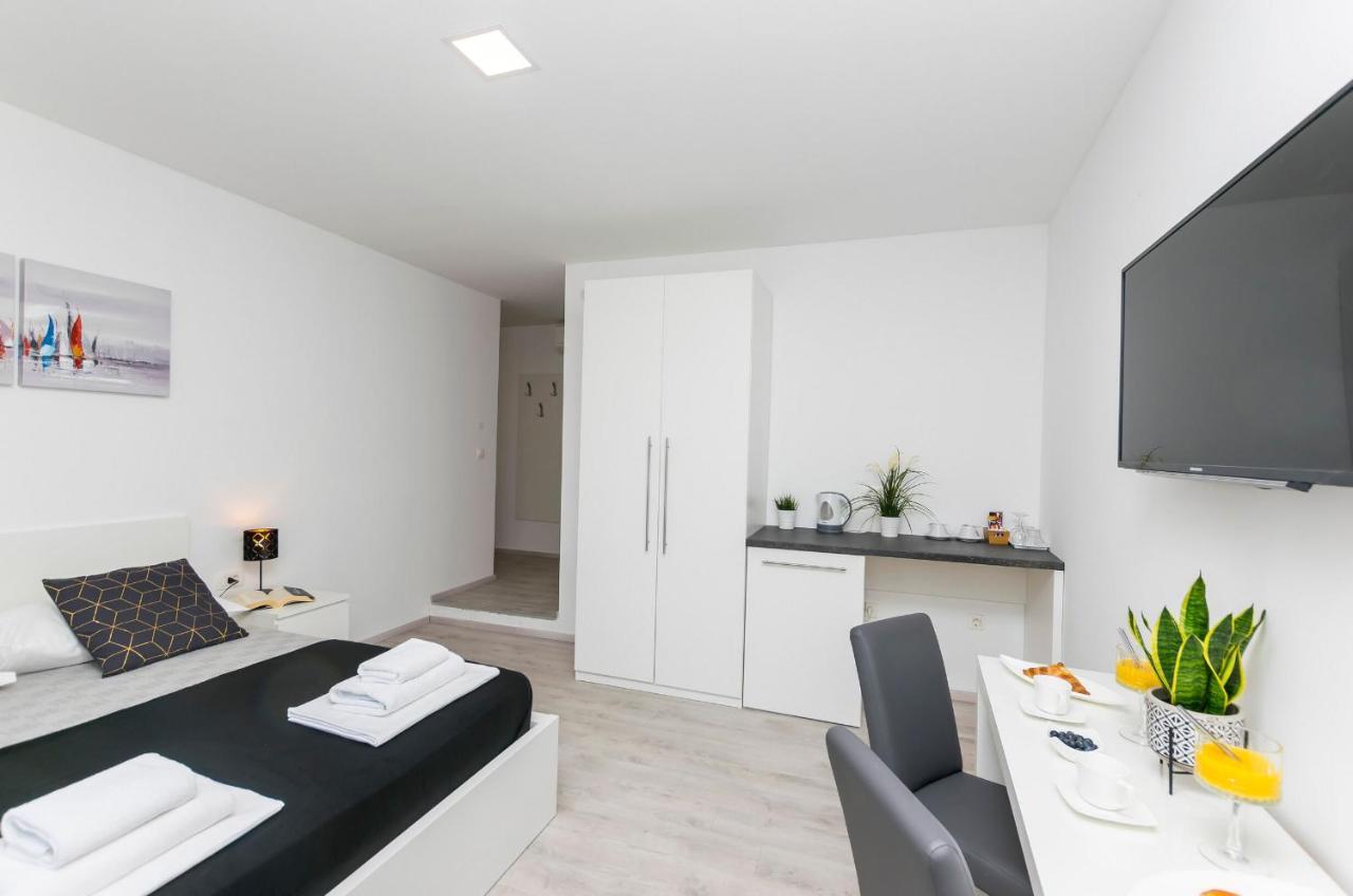 Apartments And Rooms Adriatic Suites Šibenik Екстериор снимка