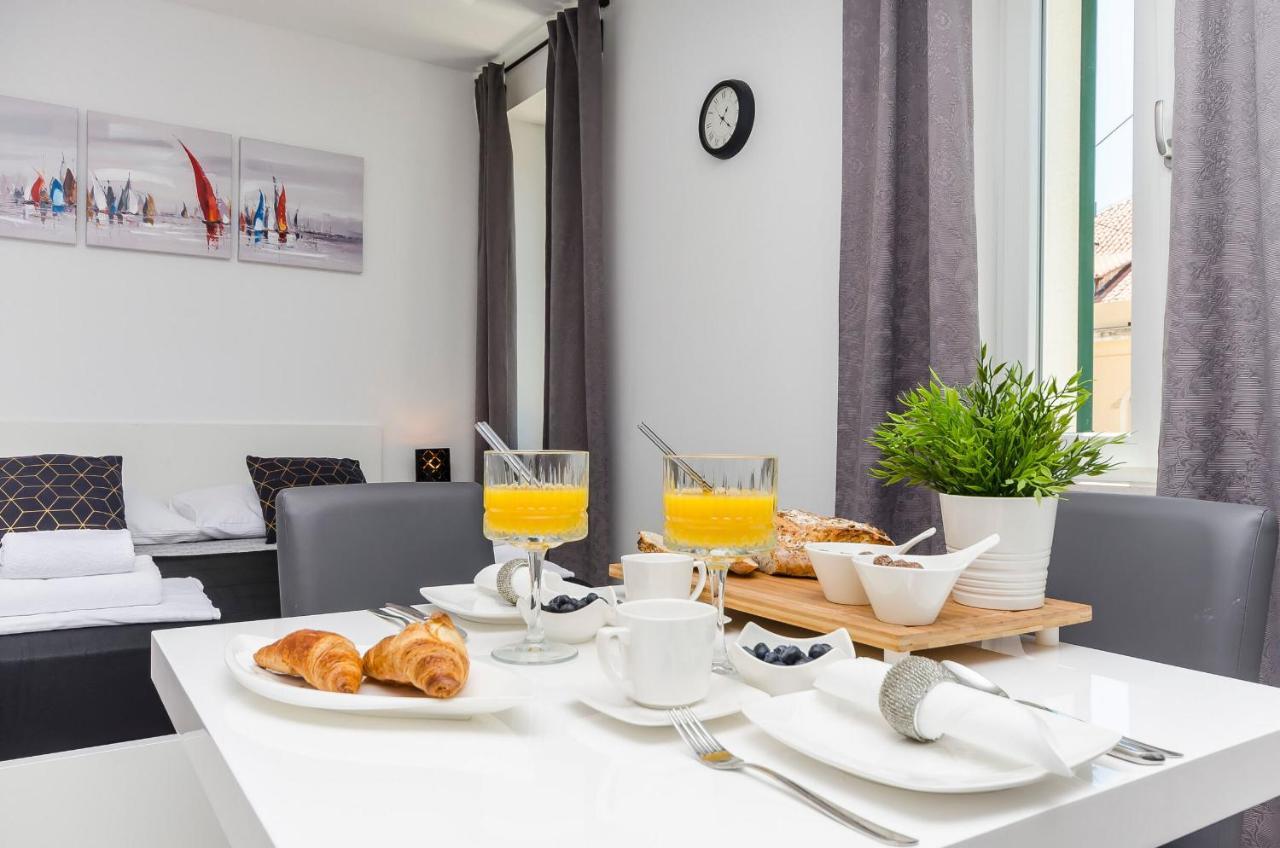 Apartments And Rooms Adriatic Suites Šibenik Екстериор снимка