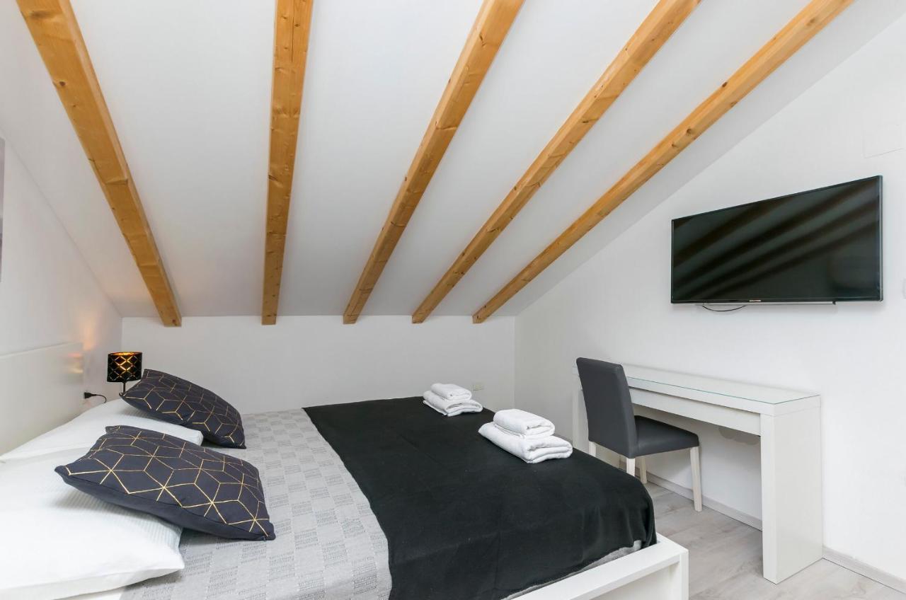 Apartments And Rooms Adriatic Suites Šibenik Екстериор снимка