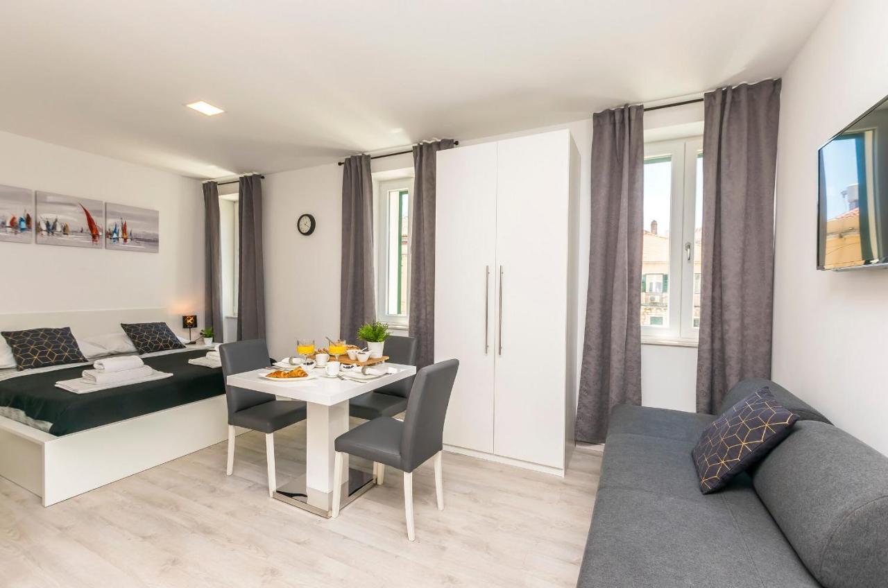 Apartments And Rooms Adriatic Suites Šibenik Екстериор снимка
