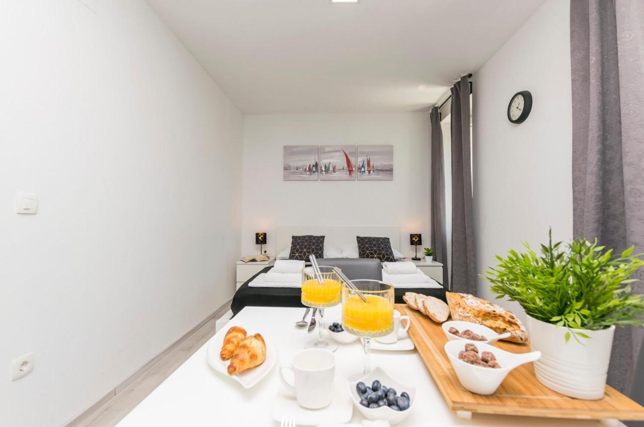 Apartments And Rooms Adriatic Suites Šibenik Екстериор снимка