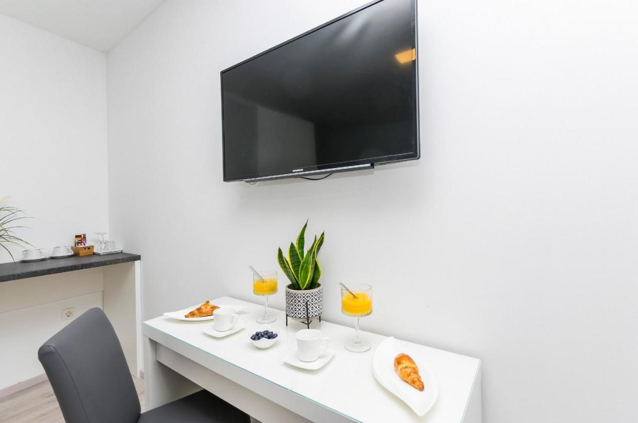 Apartments And Rooms Adriatic Suites Šibenik Екстериор снимка