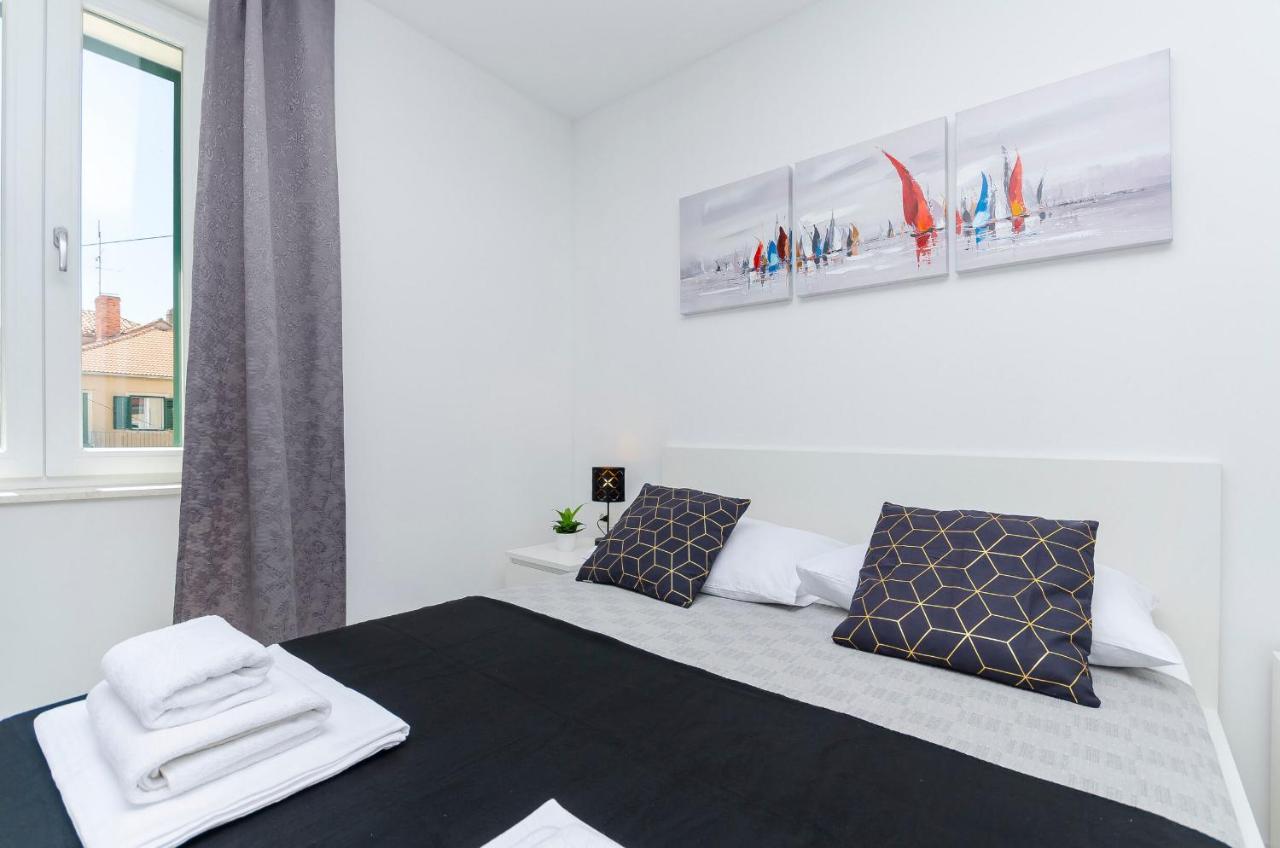 Apartments And Rooms Adriatic Suites Šibenik Екстериор снимка