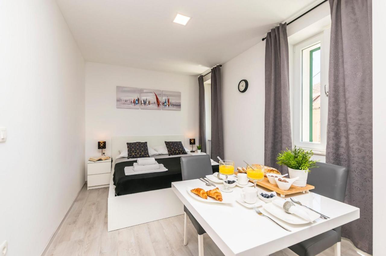 Apartments And Rooms Adriatic Suites Šibenik Екстериор снимка