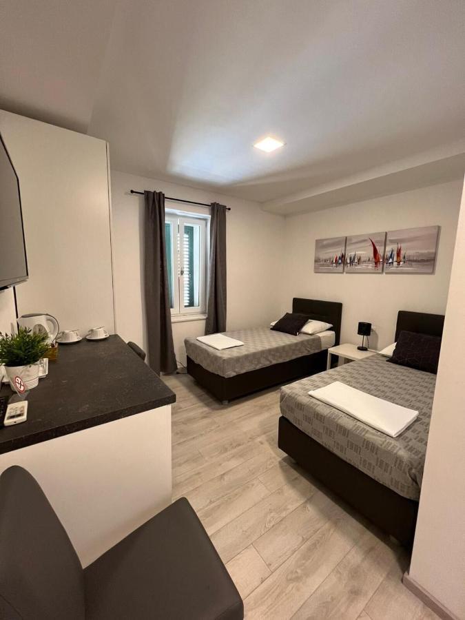 Apartments And Rooms Adriatic Suites Šibenik Екстериор снимка