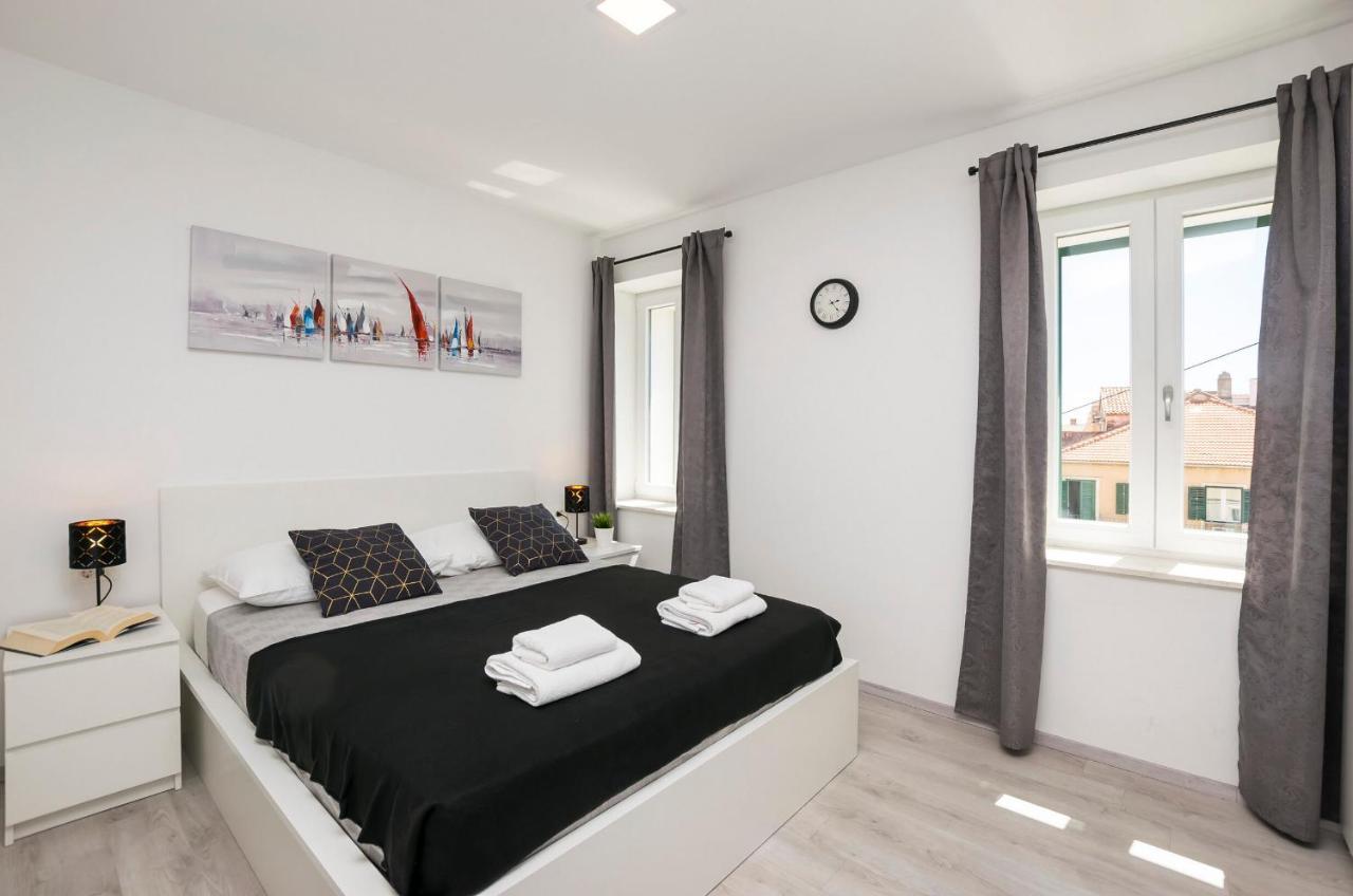 Apartments And Rooms Adriatic Suites Šibenik Екстериор снимка