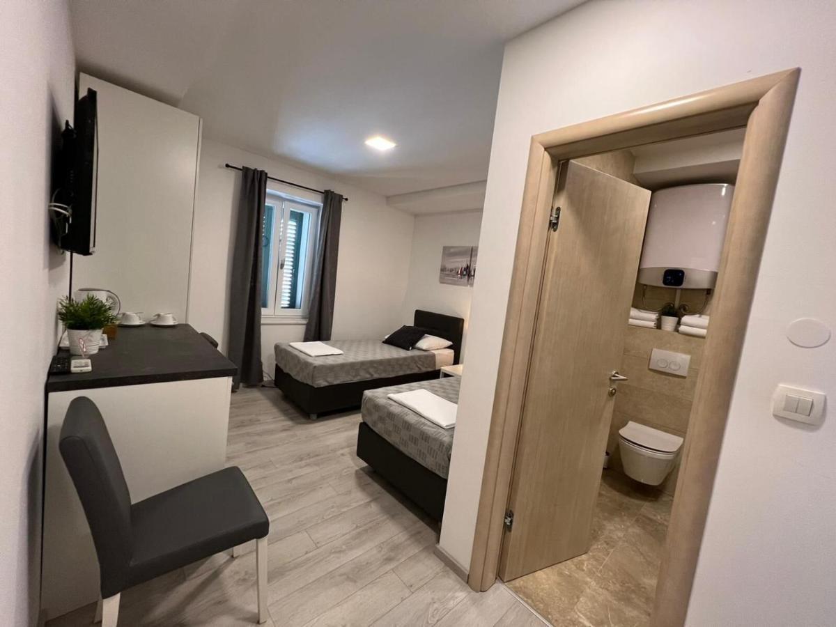Apartments And Rooms Adriatic Suites Šibenik Екстериор снимка
