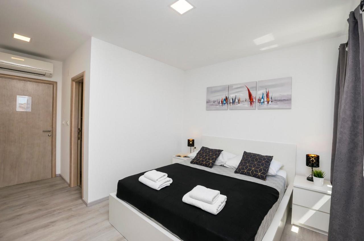 Apartments And Rooms Adriatic Suites Šibenik Екстериор снимка