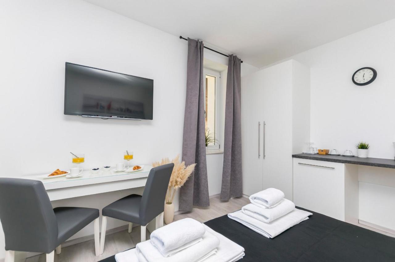 Apartments And Rooms Adriatic Suites Šibenik Екстериор снимка