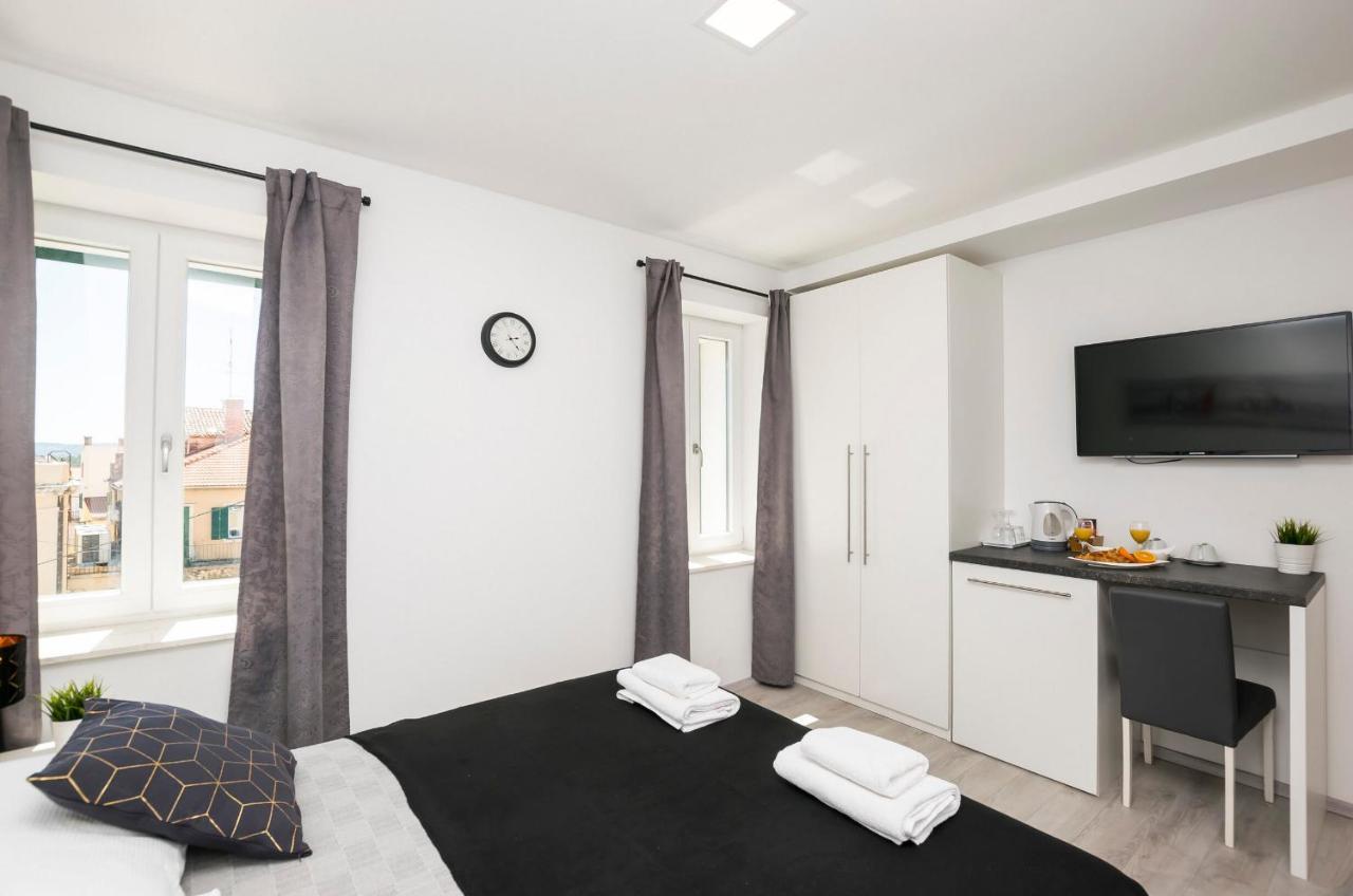 Apartments And Rooms Adriatic Suites Šibenik Екстериор снимка