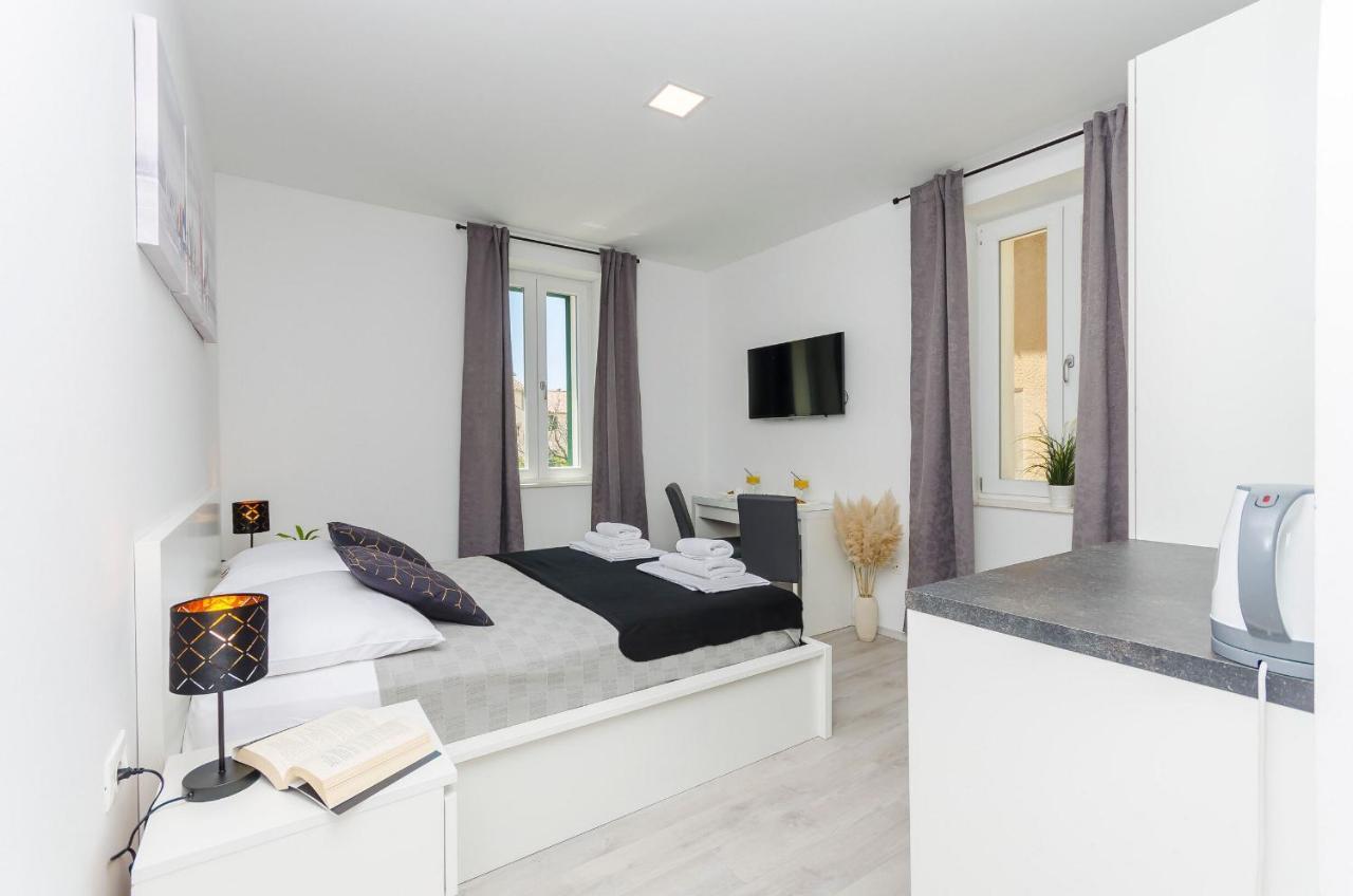 Apartments And Rooms Adriatic Suites Šibenik Екстериор снимка