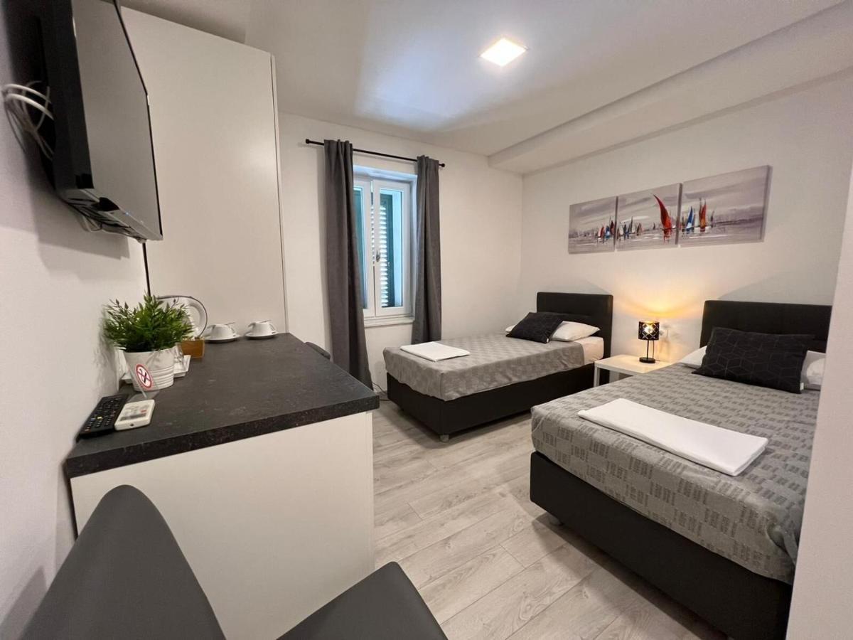 Apartments And Rooms Adriatic Suites Šibenik Екстериор снимка