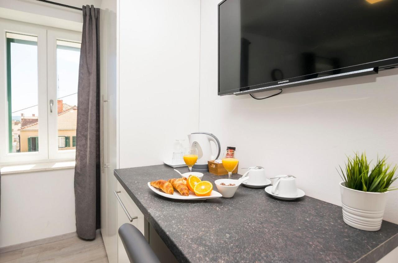 Apartments And Rooms Adriatic Suites Šibenik Екстериор снимка